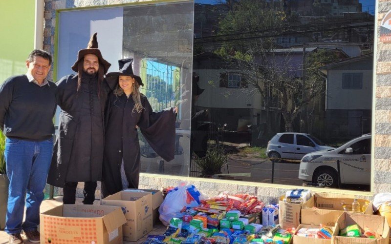 Escola de Magia entregou mais de 500 quilos de alimentos na Secretaria da Cidadania