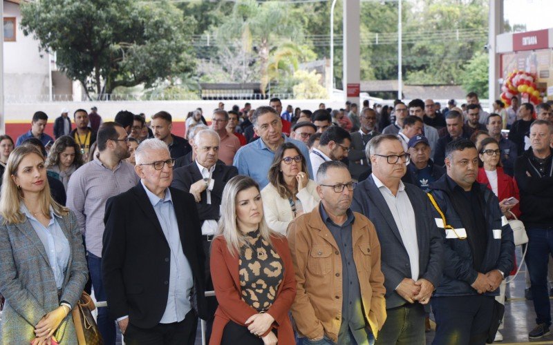 Autoridades presentes na inauguraÃ§Ã£o da nova unidade Desco em Campo Bom