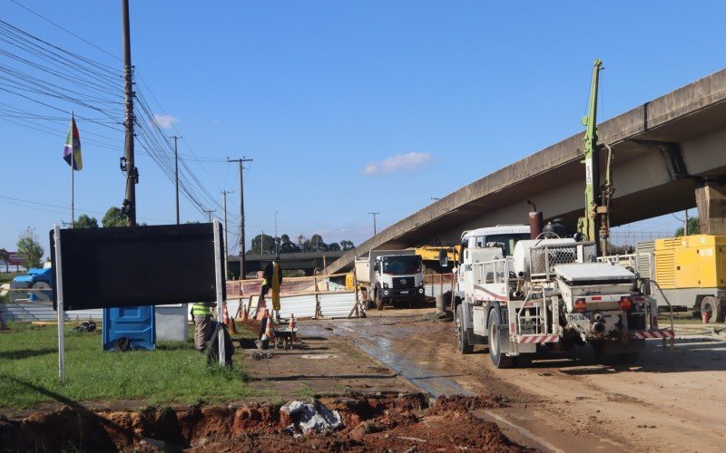 Obras do Dnit na BR-116 em Esteio próximas ao Parque Assis Brasil