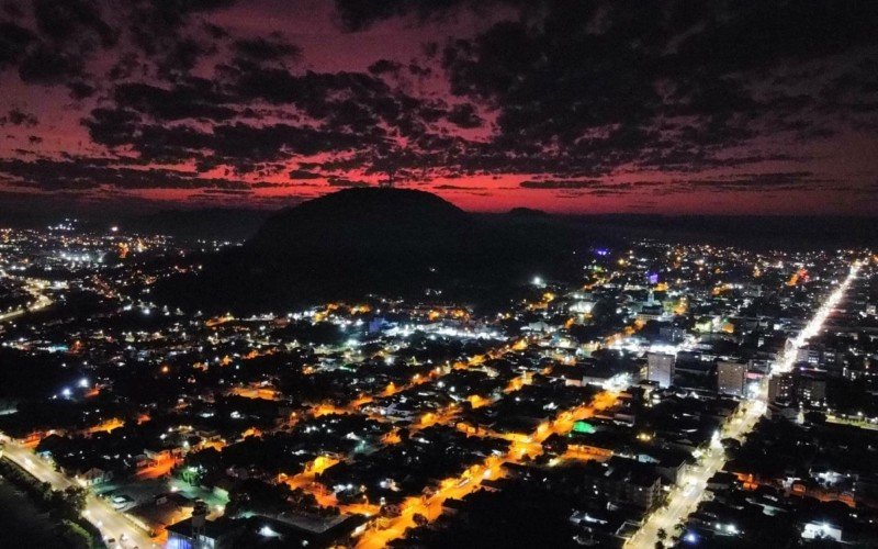 Cidade já conta com 825 pontos com iluminação de LED distribuídos em 17 ruas | Jornal NH