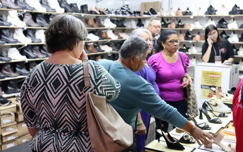 Bolsas e calÃ§ados em promoÃ§Ã£o sÃ£o as principais atraÃ§Ãµes da Loucura por Sapatos