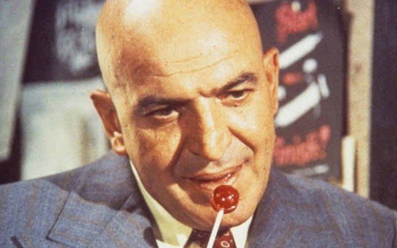 O detetive Kojak (Telly Savalas) e seu indefectível pirulito | Jornal NH