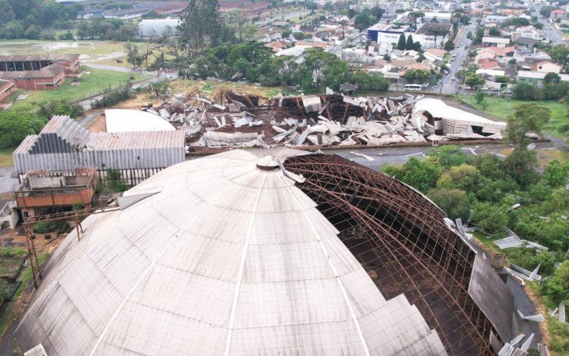 Passagem de tornado deixa rastro de destruição em Cascavel | Jornal NH