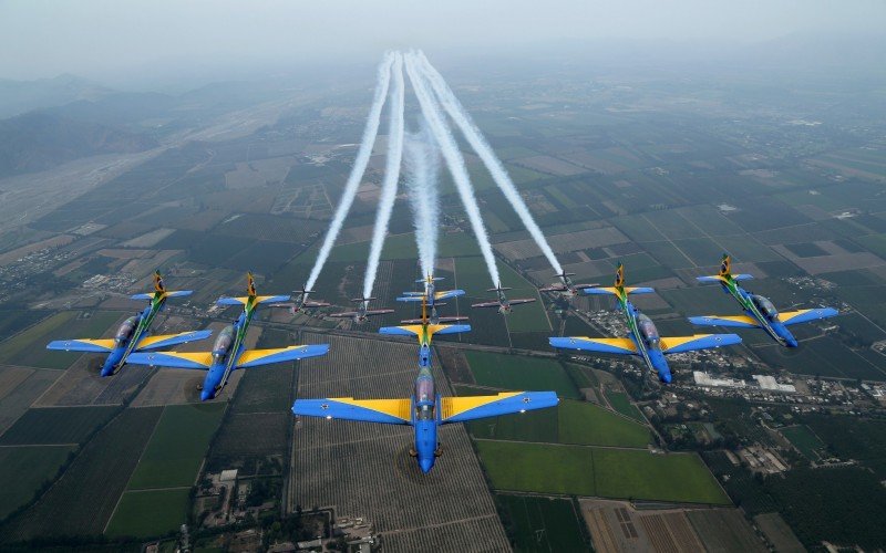 Esquadrilha da Fumaça faz um verdadeiro show no céu 