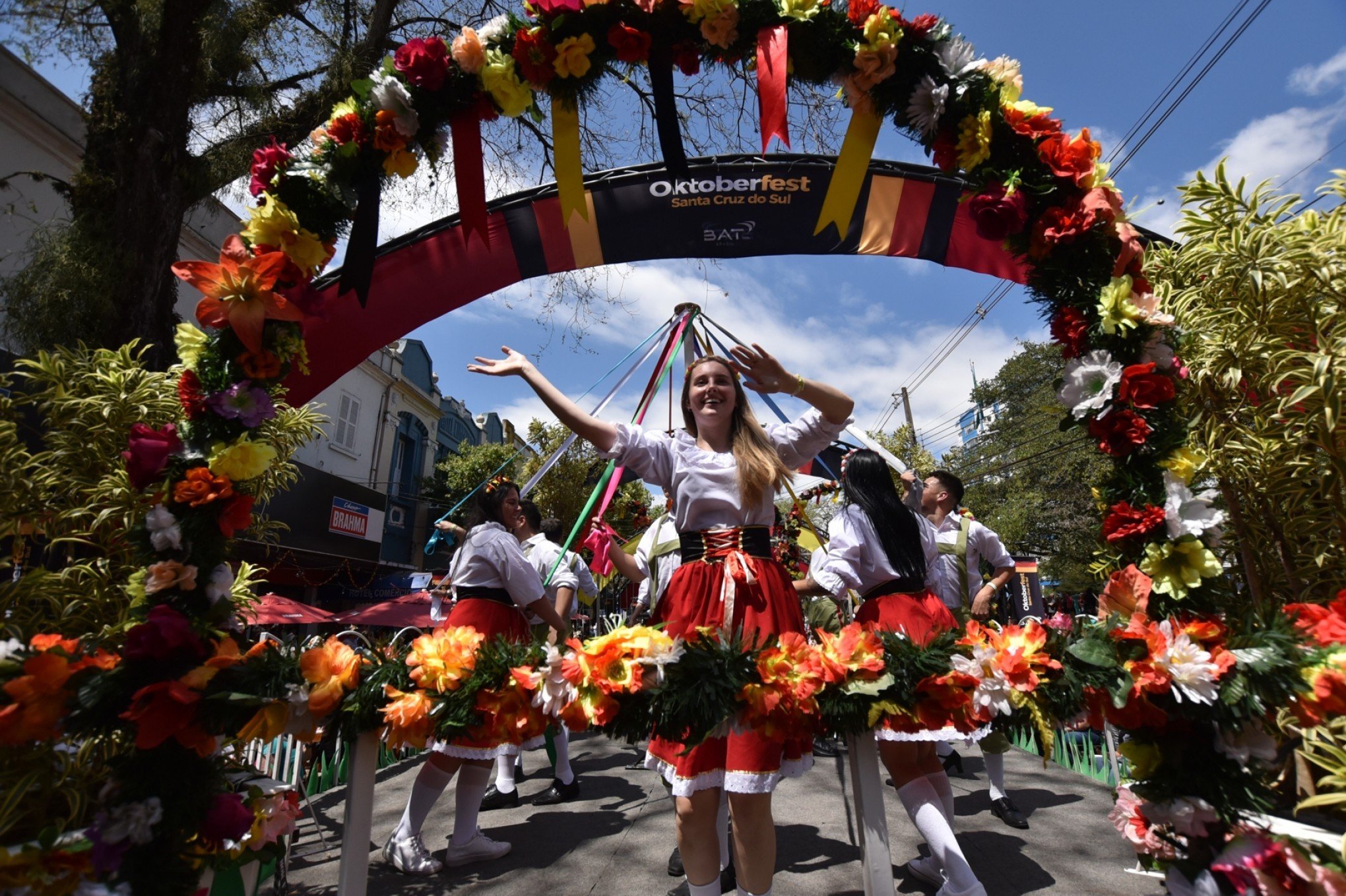 Ana Castela gastronomia e desfile tem tico confira os destaques