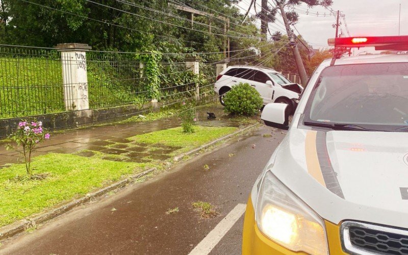 Acidente ocorreu na Avenida Osvaldo Aranha, em Canela