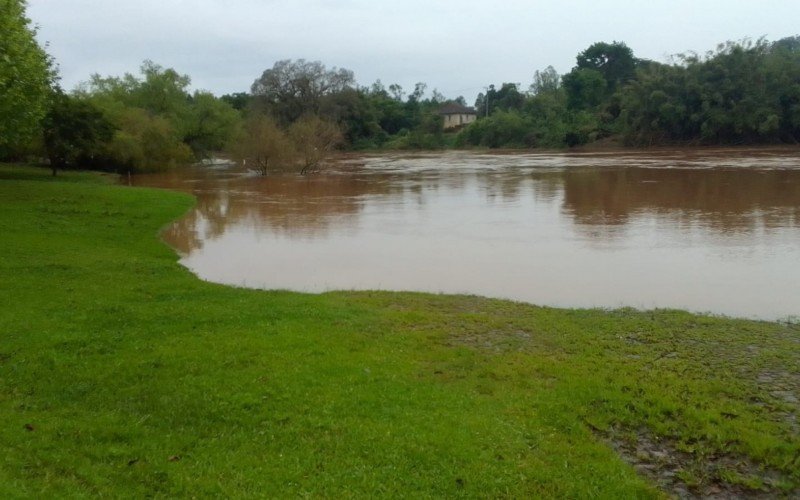 No Vale do Caí, em São Sebastião do Caí, moradores de casas ribeirinhas foram levados a um abrigo do município por precaução | Jornal NH
