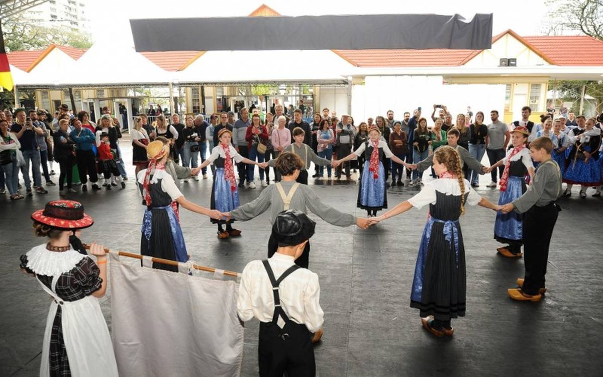 Oktoberfest de Santa Cruz chega a 100 mil visitantes nos primeiros
