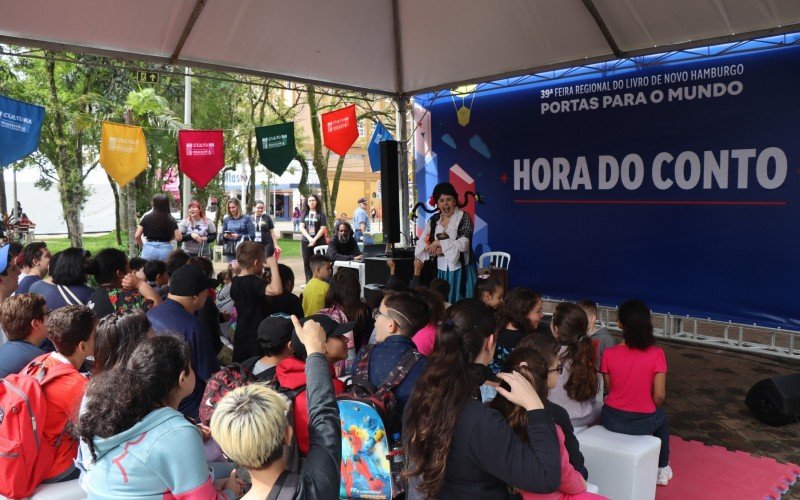 Feira do Livro de Novo Hamburgo comeÃ§ou nesta segunda-feira (9) na PraÃ§a do Imigrante