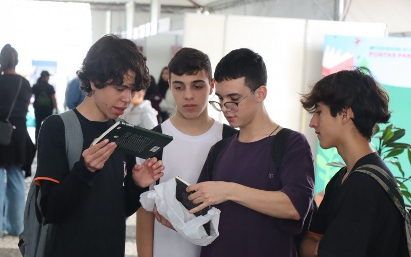 Feira do Livro de Novo Hamburgo comeÃ§ou nesta segunda-feira (9) na PraÃ§a do Imigrante