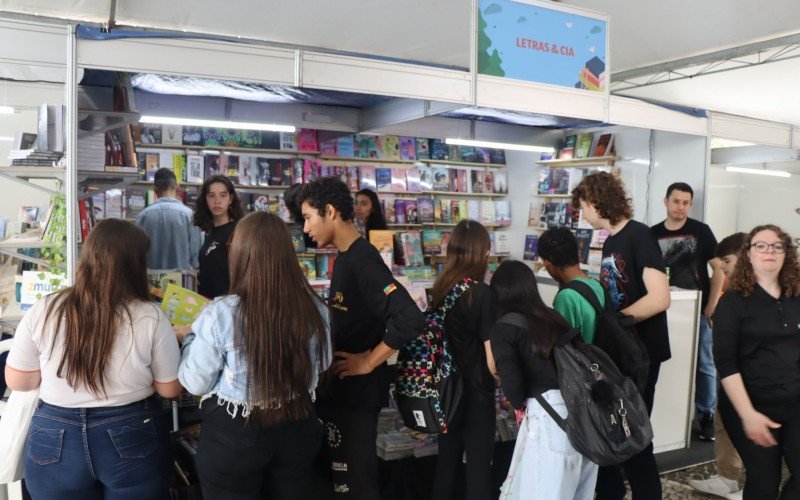 Feira do Livro de Novo Hamburgo comeÃ§ou nesta segunda-feira (9) na PraÃ§a do Imigrante