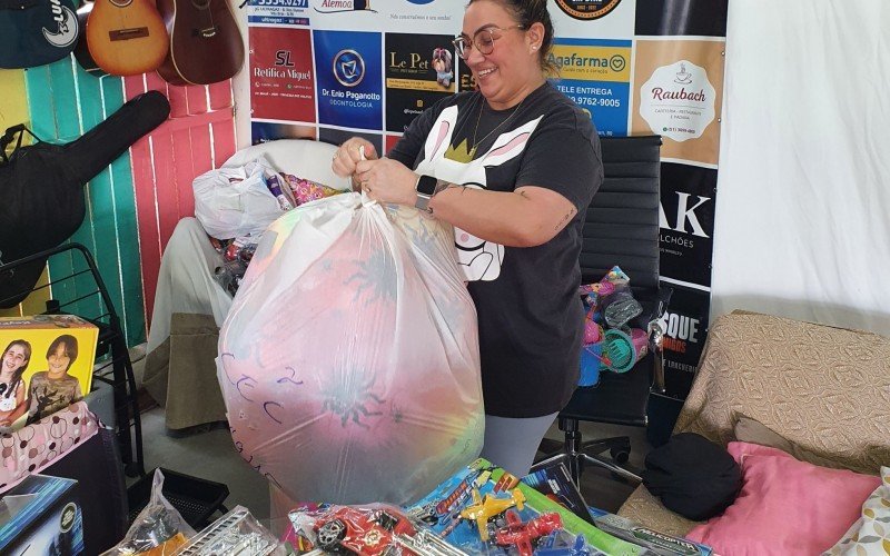 Membro da ONG Grupo De Coração, Josi Klein já organiza as doações de brinquedos