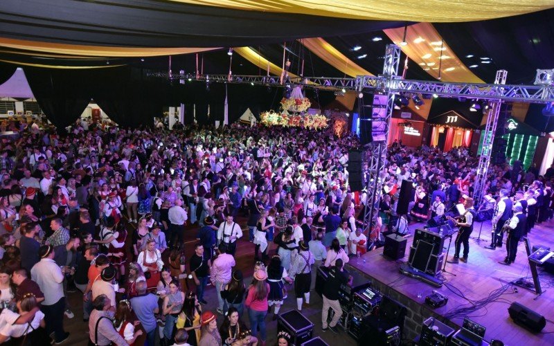 Primeiros dias da Oktoberfest de Santa Cruz do Sul somam 100 mil visitantes