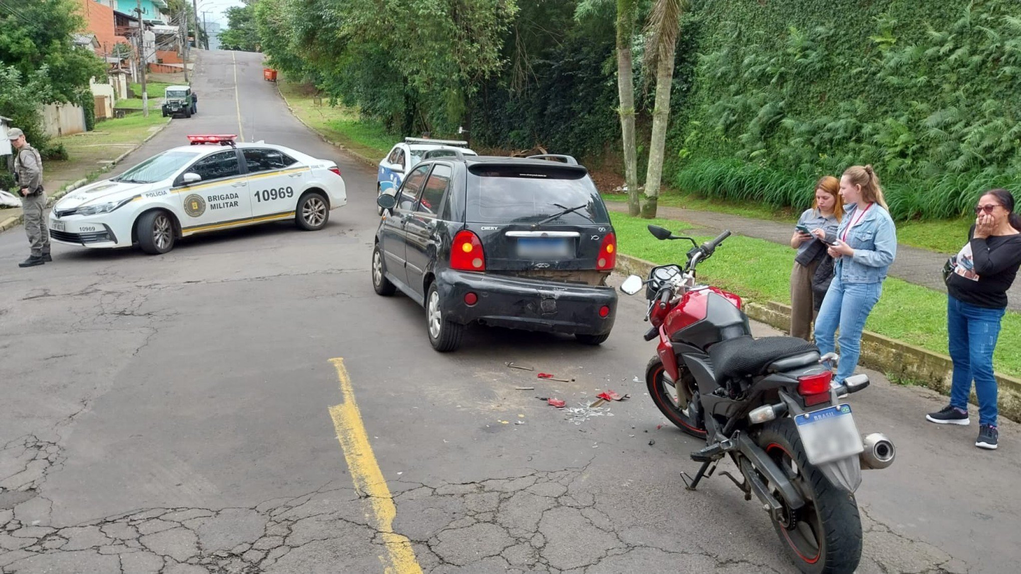 Acidente aconteceu no inÃ­cio da tarde desta segunda-feira (9) no bairro RondÃ´nia, em Novo Hamburgo