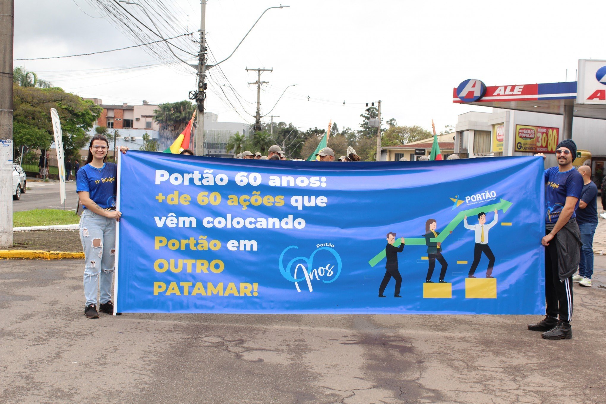 Desfile do aniversÃ¡rio de 60 anos de PortÃ£o destacou 60 aÃ§Ãµes que vÃªm sendo feitas 