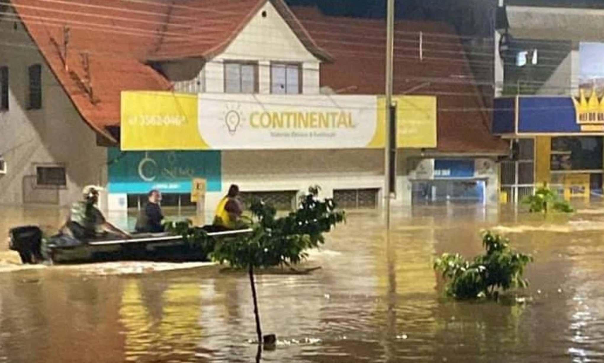 Enchente catastrófica atinge cidade de Santa Catarina