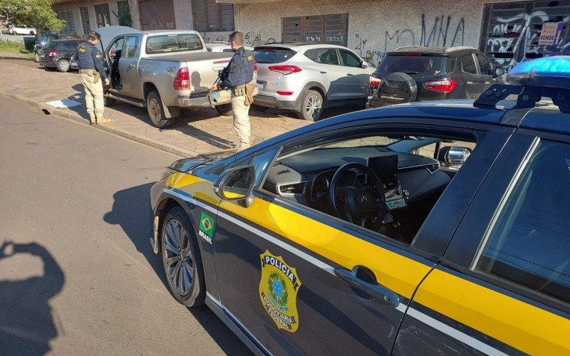 Jovem Ã© preso com Hilux furtada apÃ³s perseguiÃ§Ã£o em Novo Hamburgo
