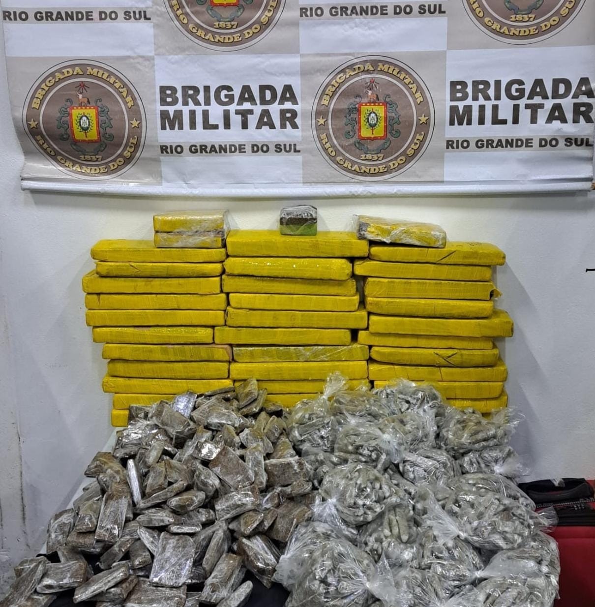 Homem carregava 33 quilos de maconha pelas ruas de Sapucaia do Sul antes de ser pego pela polícia