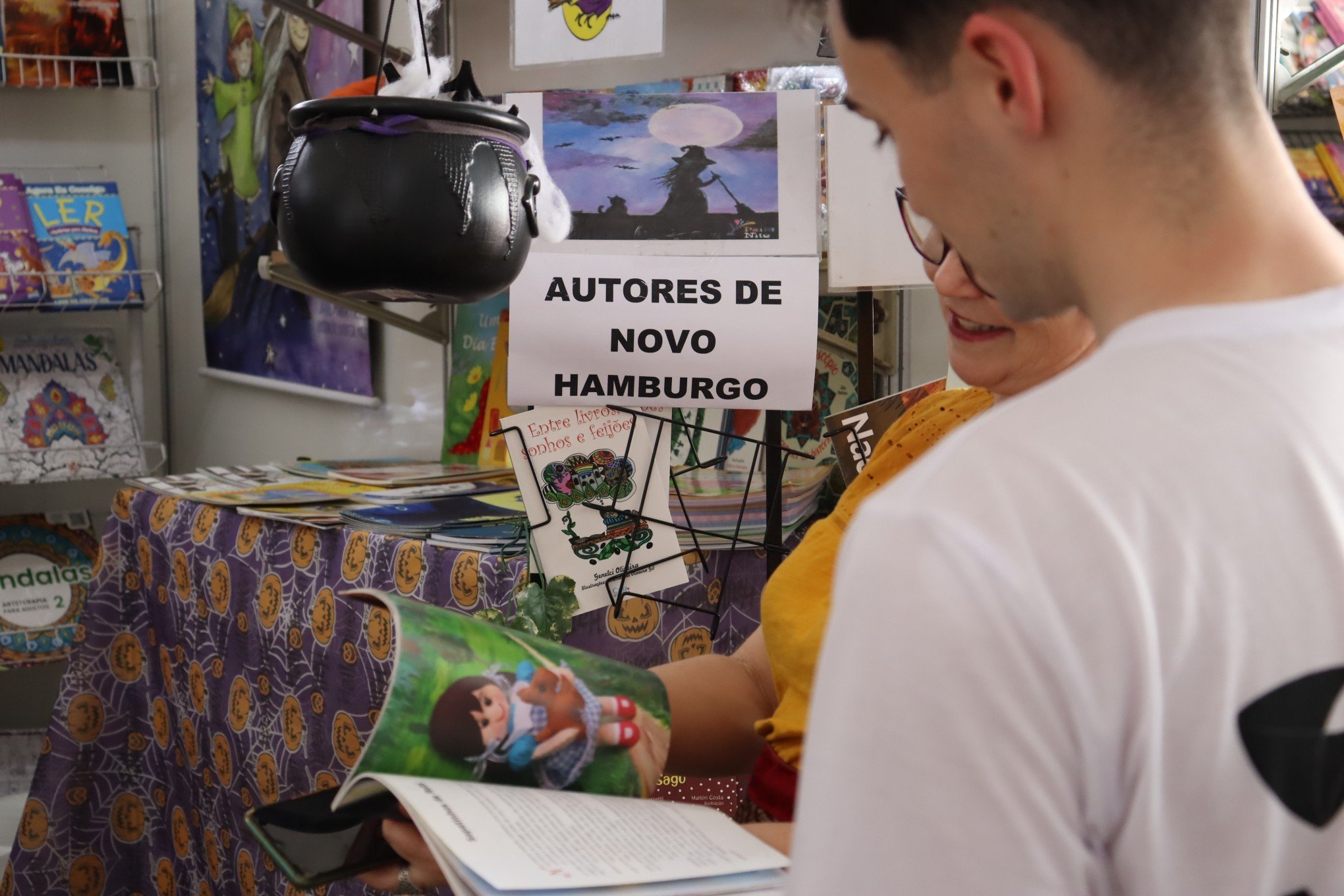 Encontro com livros e com autores da região