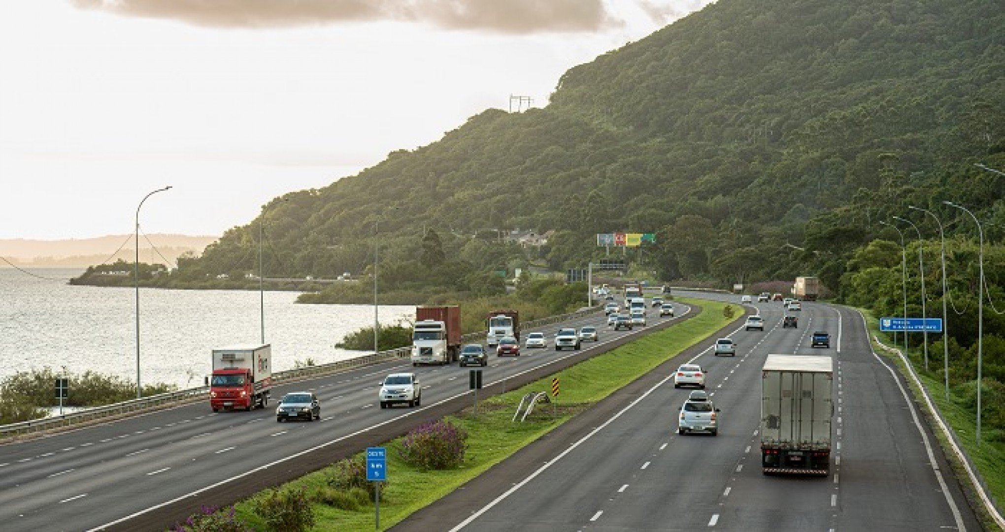 Feriado prolongado: Saiba como fica o trânsito e quais são os horários esperados de maior pico nas rodovias