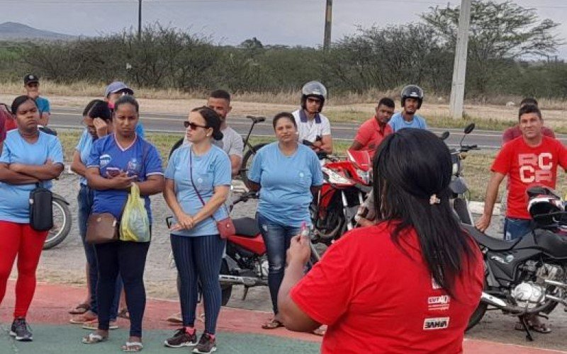 Protesto em frente a uma unidade da Paquetá na Bahia | Jornal NH