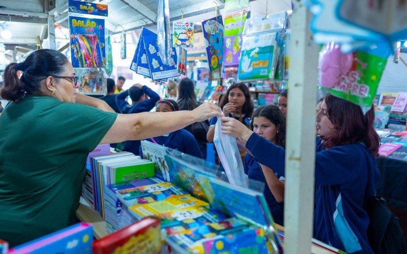 Criançada é prioridade na Feira do Livro neste Dia das Crianças 