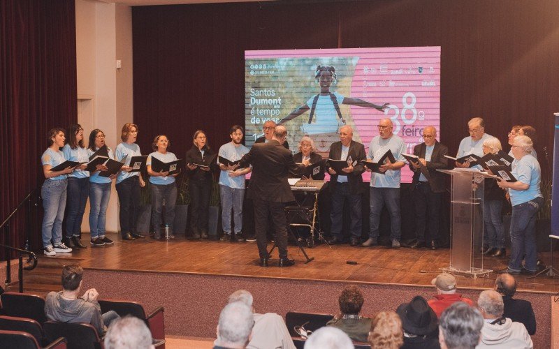 Homenagem e debate marcaram a noite de quarta-feira 