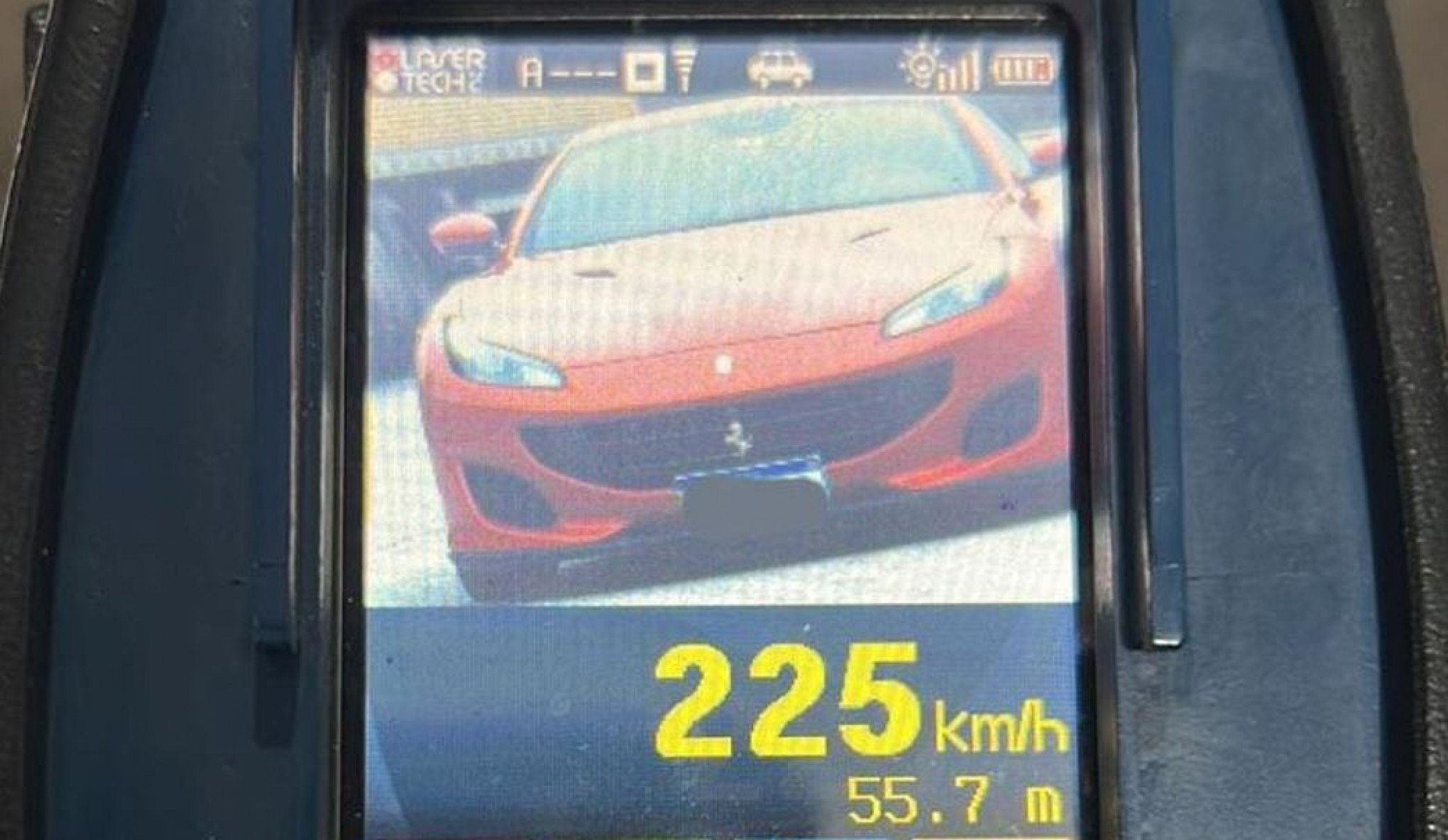 Ferrari é flagrada andando a 225 quilômetros por hora em rodovia do RS
