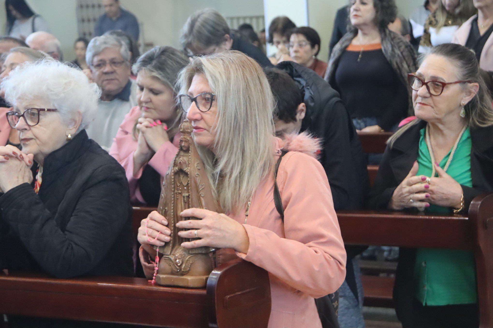 Missa Ã  Nossa Senhora Aparecida na parÃ³quia de mesmo nome, no bairro Scharlau - Celia Ramos