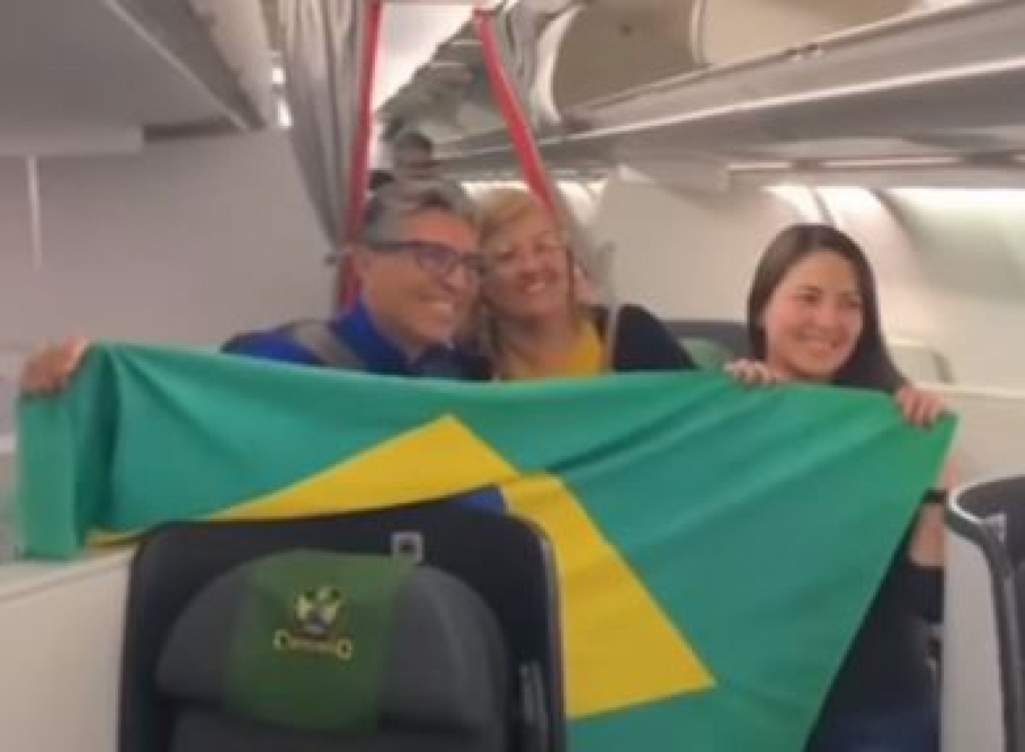 GUERRA ISRAEL-HAMAS: Mais um avião com brasileiros resgatados de Israel chega ao Brasil