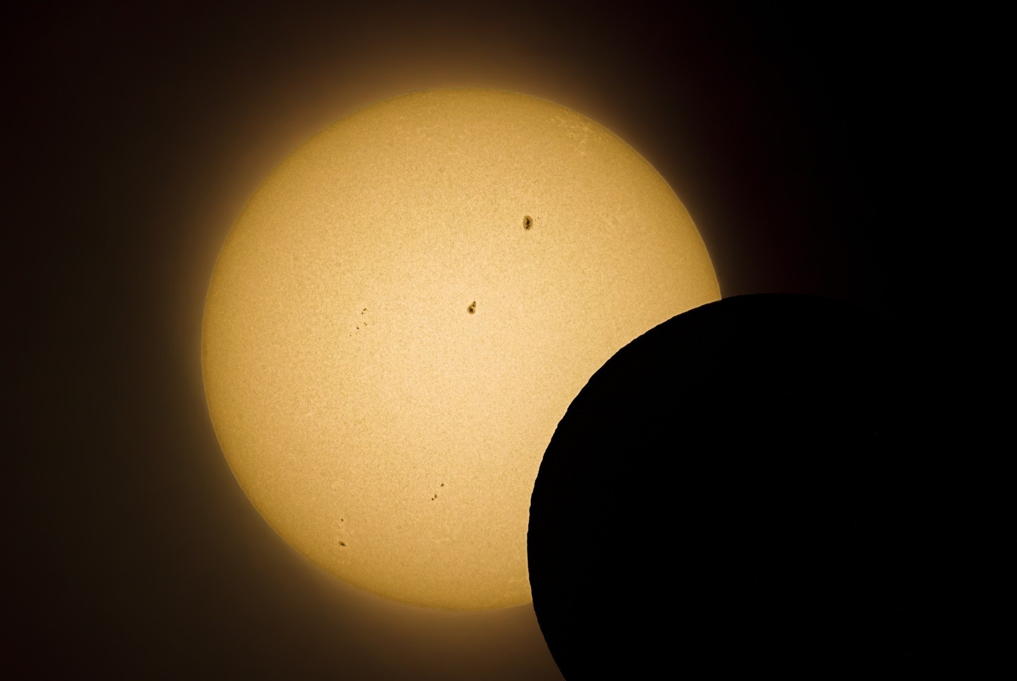 FOTOS: É fantástico! Eclipse solar, anéis de urano e Cometa Halley, confira imagens dos fenômenos astronômicos de 2023