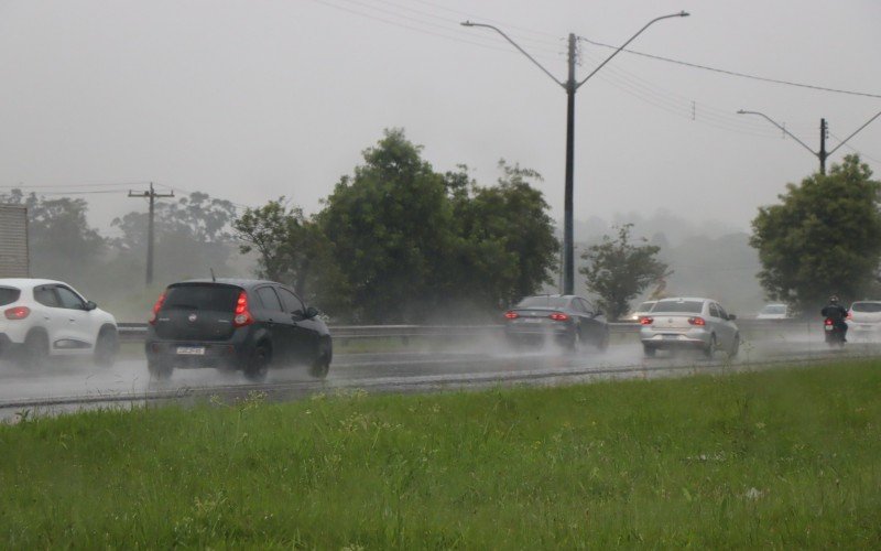 PREVISÃO DO TEMPO: Confira até quando há alerta de temporais para o RS e como fica o tempo no feriadão de ano-novo | abc+