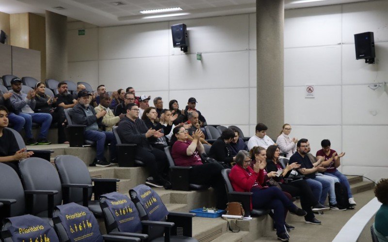 Profissionais estavam presentes durante a sessão | Jornal NH