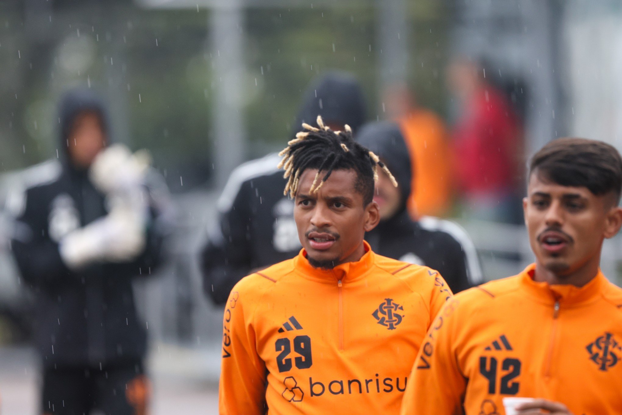 Dalbert é apresentado e se diz 'pronto para jogar' pelo Internacional