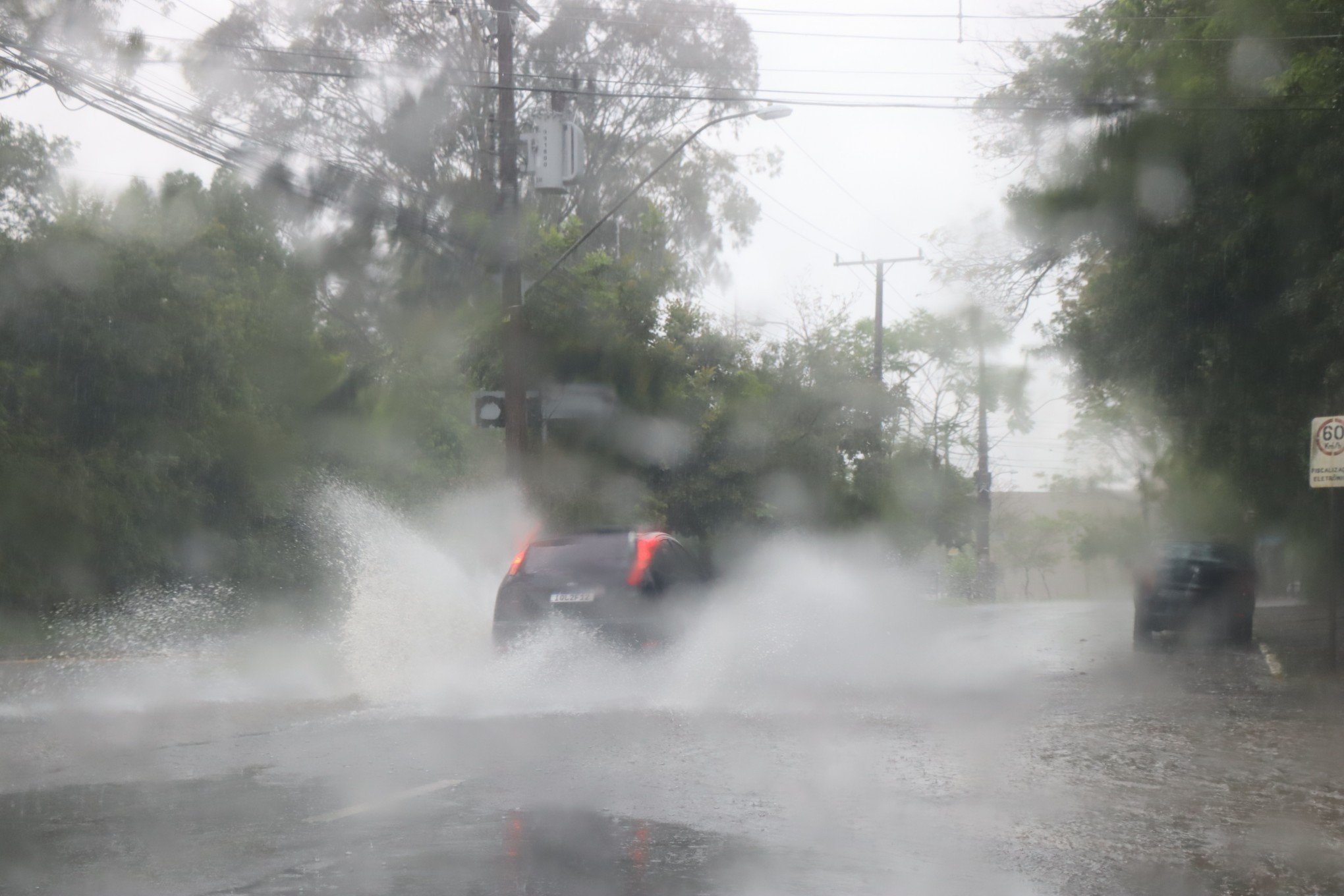 PREVISÃO DO TEMPO: RS tem risco de chuva orográfica excessiva nesta terça-feira; entenda