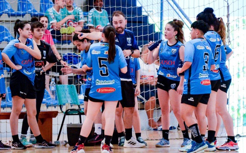 equipe sub-16 da Liga Hamburguense de Handebol em quadra | Jornal NH