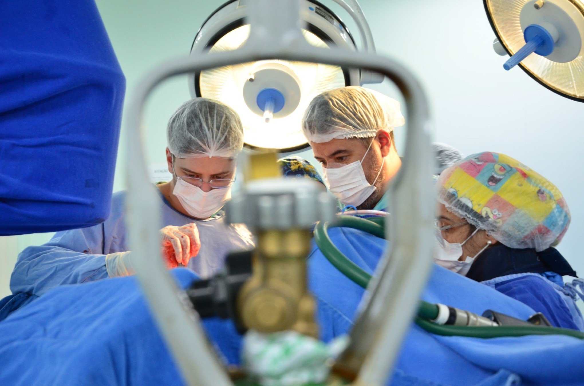 Mutirão de cirurgias começa com procedimentos de hérnia e vesícula no Hospital Universitário