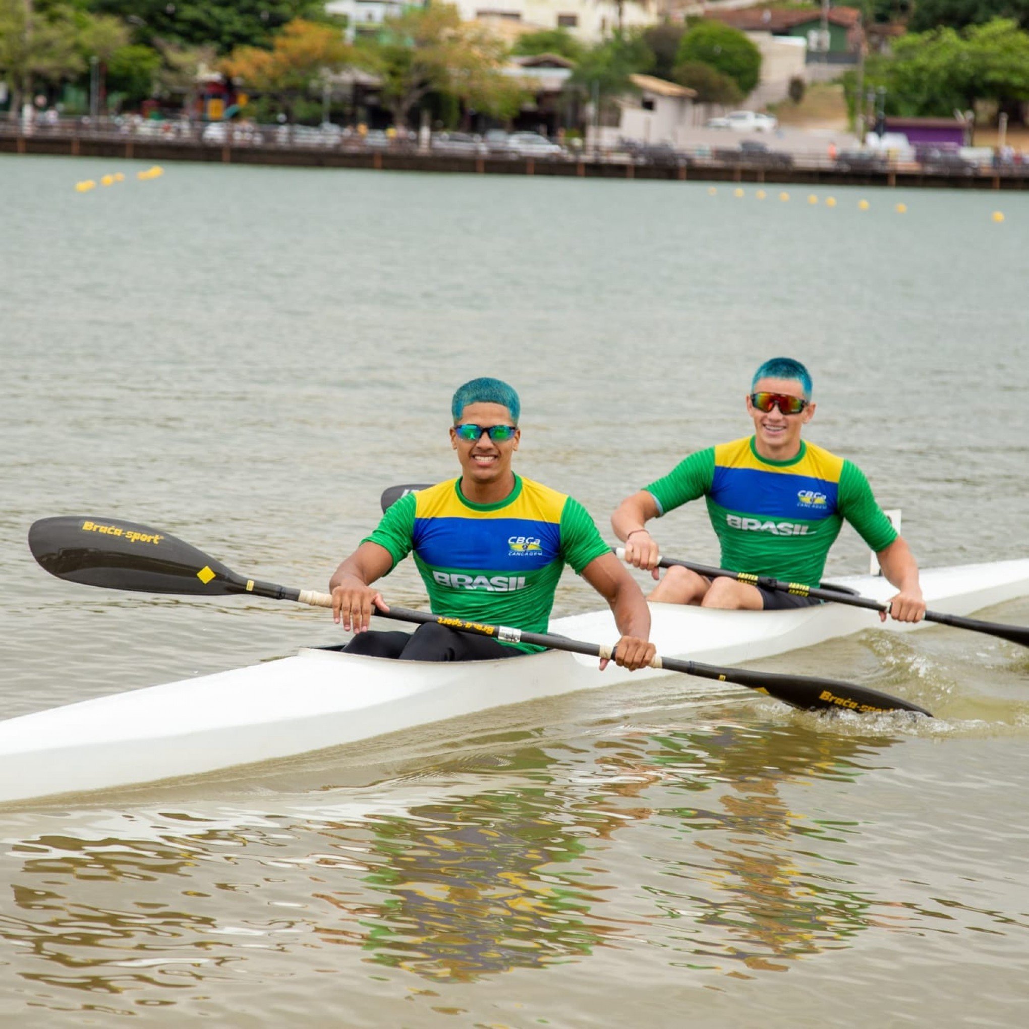 Herick (atrÃ¡s), e o companheiro de prova no k2, Heuer Rodrigues, no sul-americano de canoagem