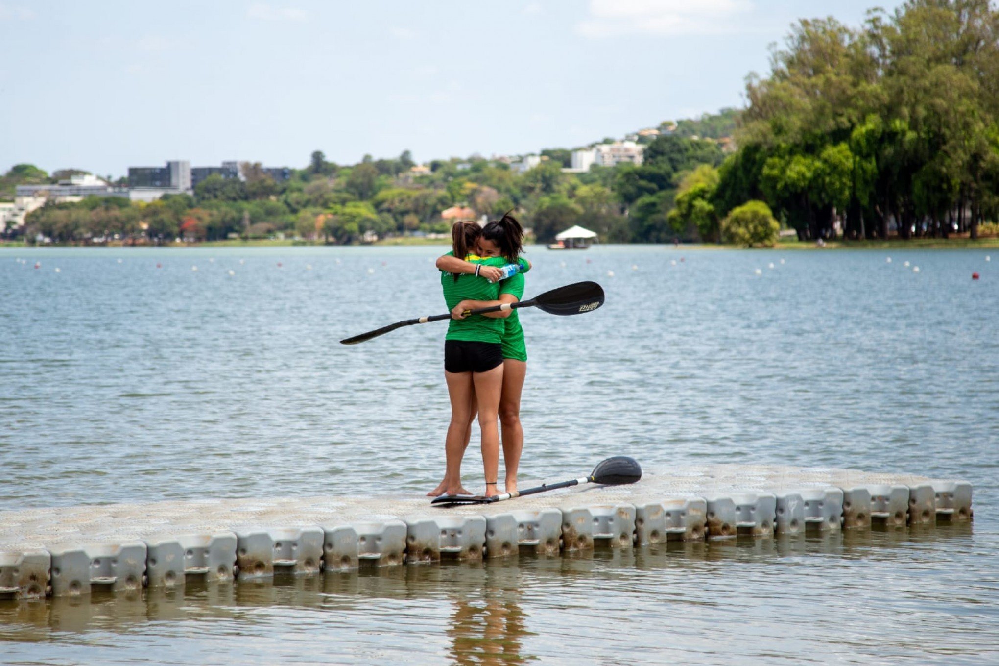 Giovana e Rauany - no sul-americano de canoagem