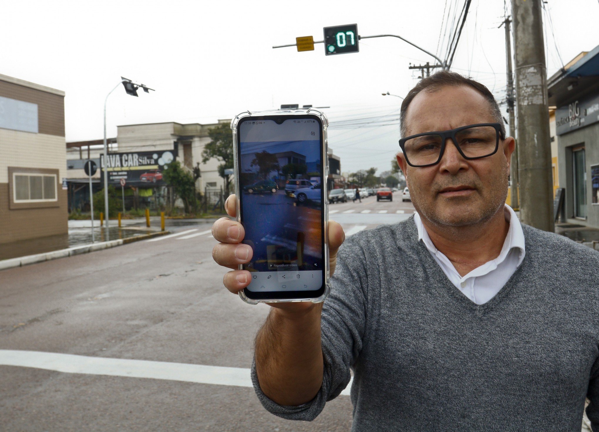 Semáforos são instalados em cruzamento conhecido por frequência de acidentes em Canoas