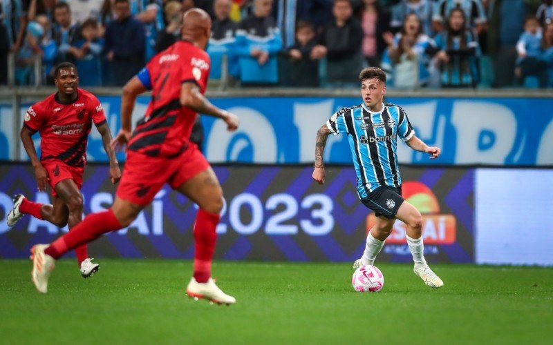 Grêmio leva virada e perde para o Athletico na Arena