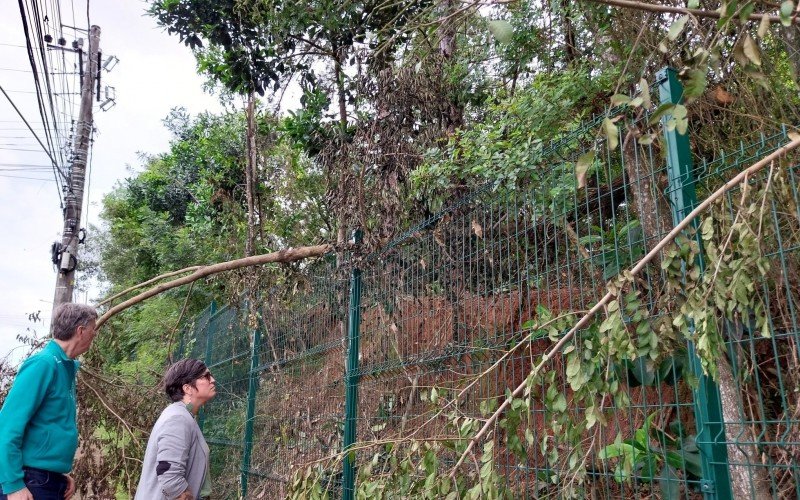 A  biÃ³loga Luana Rosa e Arno Kayser, do Movimento Roessler, no ParcÃ£o