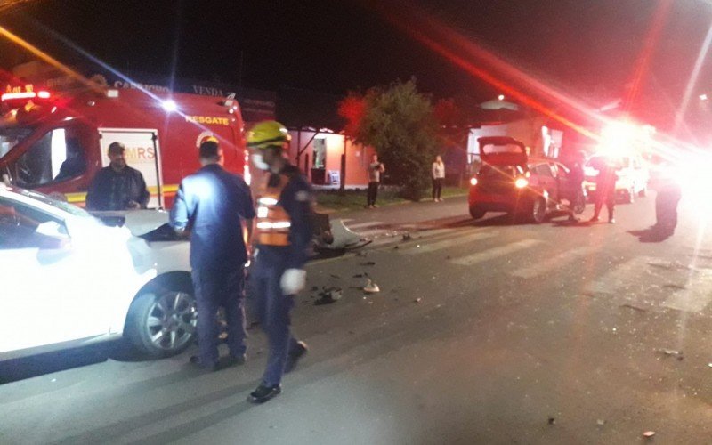 ACIDENTE DE TRÂNSITO: Duas crianças ficam feridas após colisão entre carros em Estância Velha