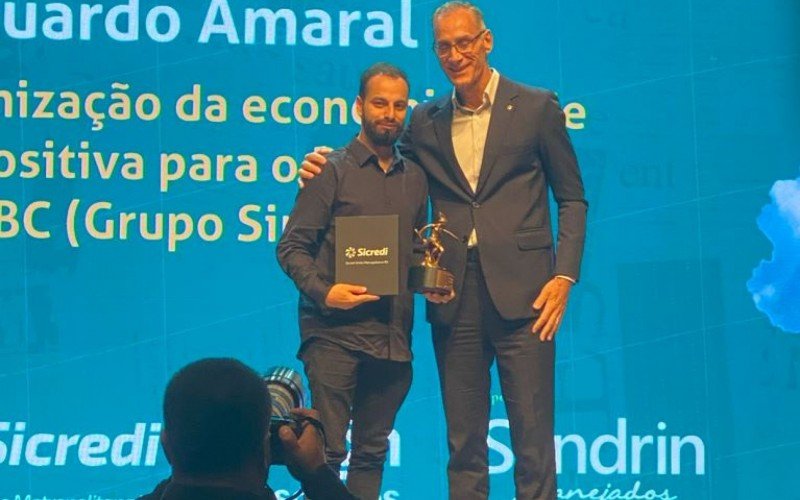 Eduardo Amaral premiado na categoria jornal/revista do Prêmio Amrigs | Jornal NH