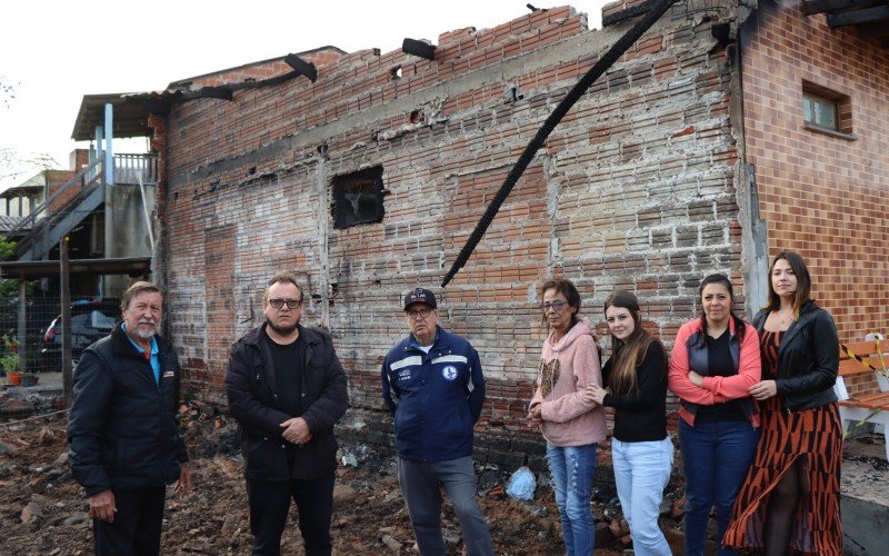 Familiares e amigos se uniram para ajudar o casal