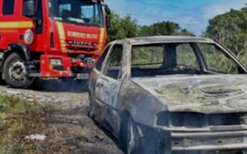 Corpo carbonizado foi encontrado dentro de carro em Tramandaí | Jornal NH