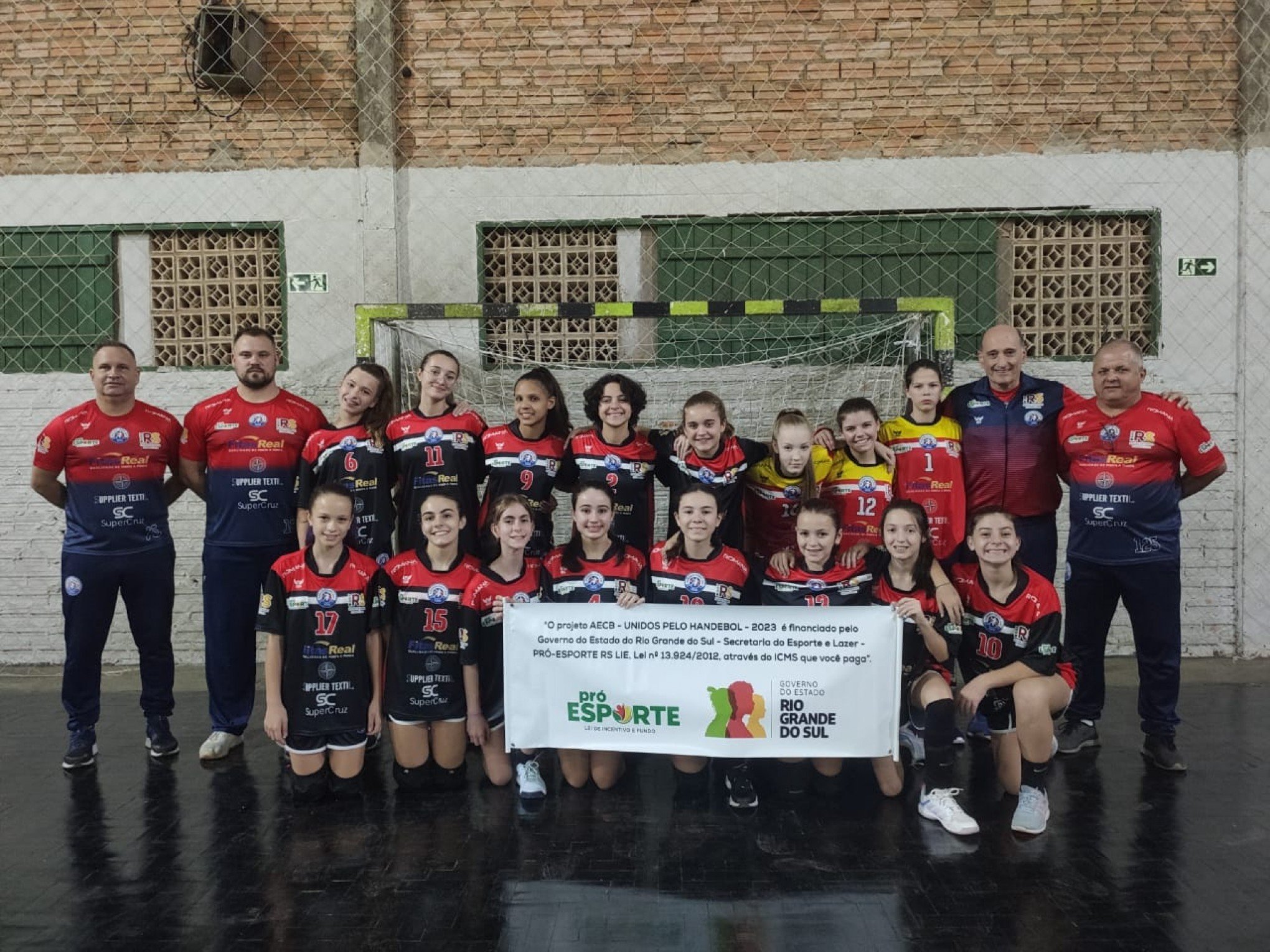 Equipe infantil feminina da AECB busca classificação à semifinal do Estadual de Handebol