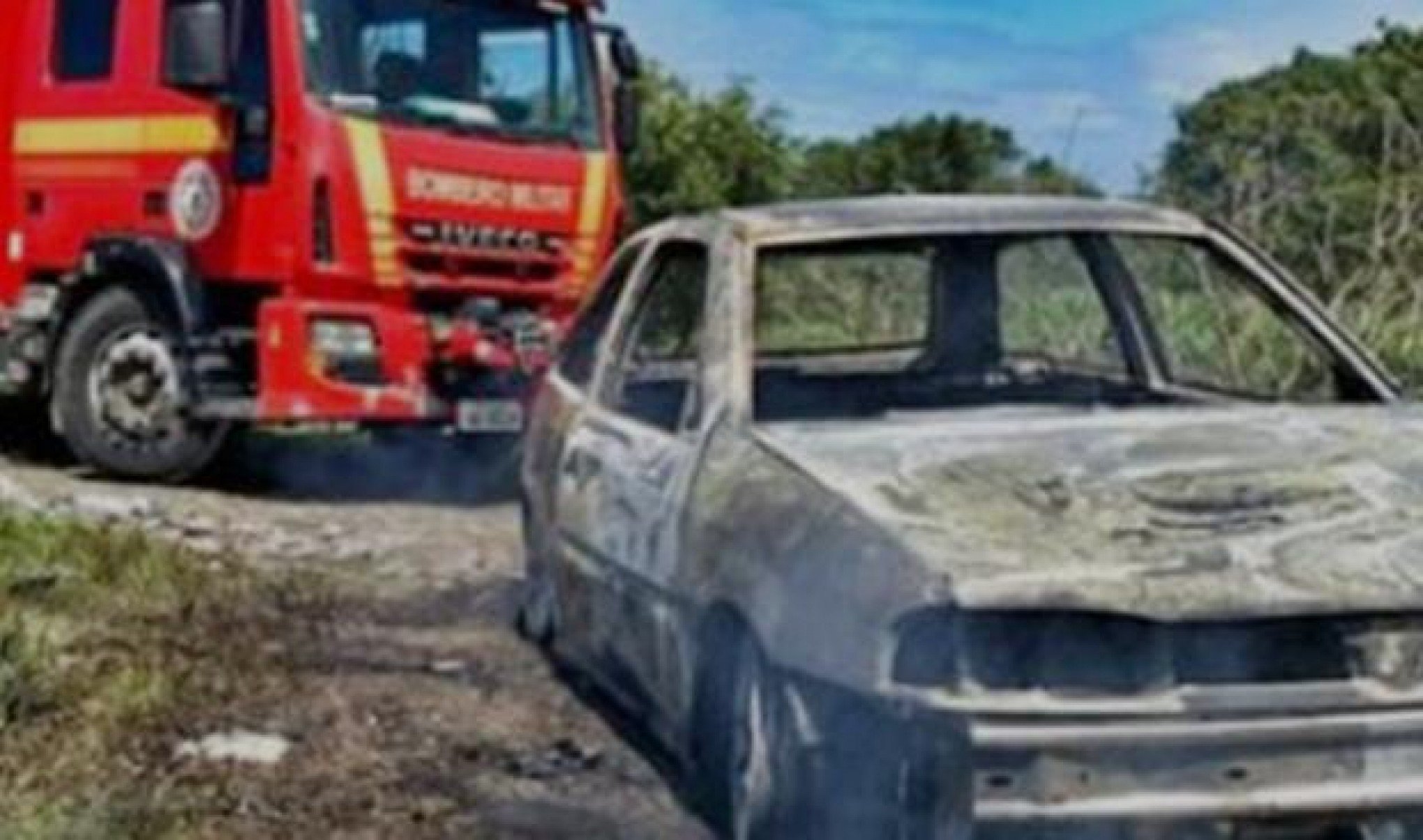 CORPO CARBONIZADO: Homem é encontrado dentro de carro queimado após vizinhos ouvirem tiros