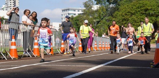 As crianças esperavam ansiosas pelo momento de correr | Jornal NH