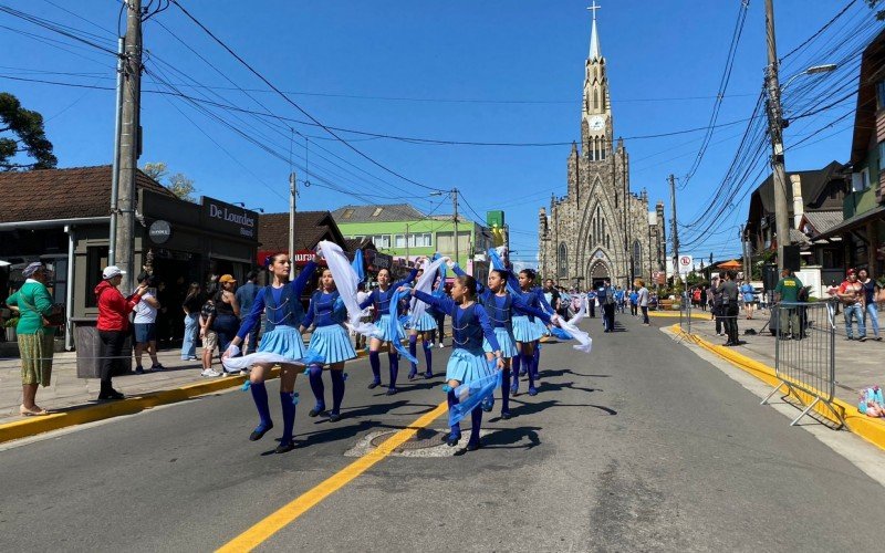 Desfile solidário em Canela ocorreu no sábado (21)